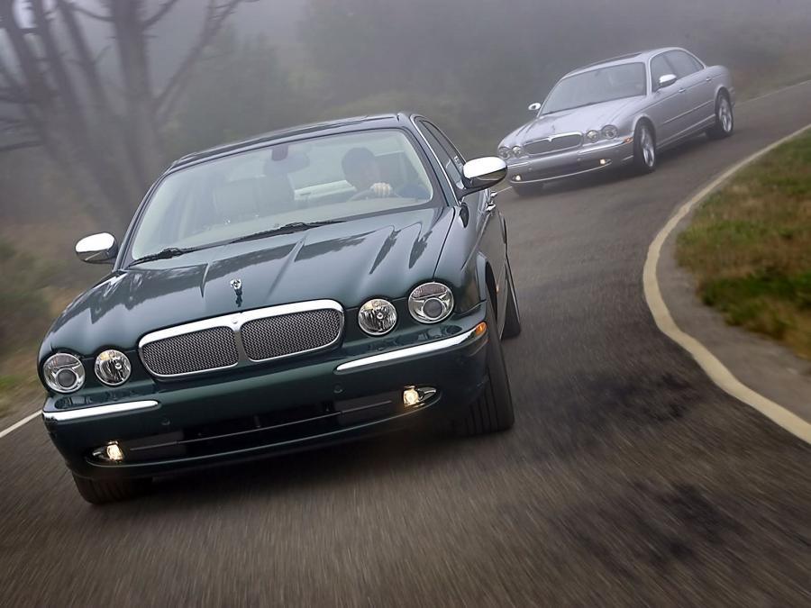  Jaguar XJ Super V8 2003 года  (фото 29 из 46)